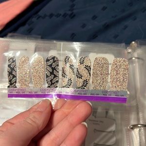 Color Street RETIRED Laurel Gardens